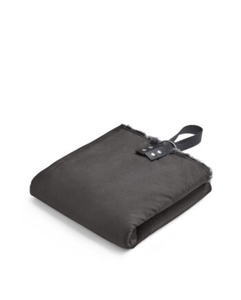 cosmo rejsetæppe travel blanket miacara pupenhagen antracit grå sort